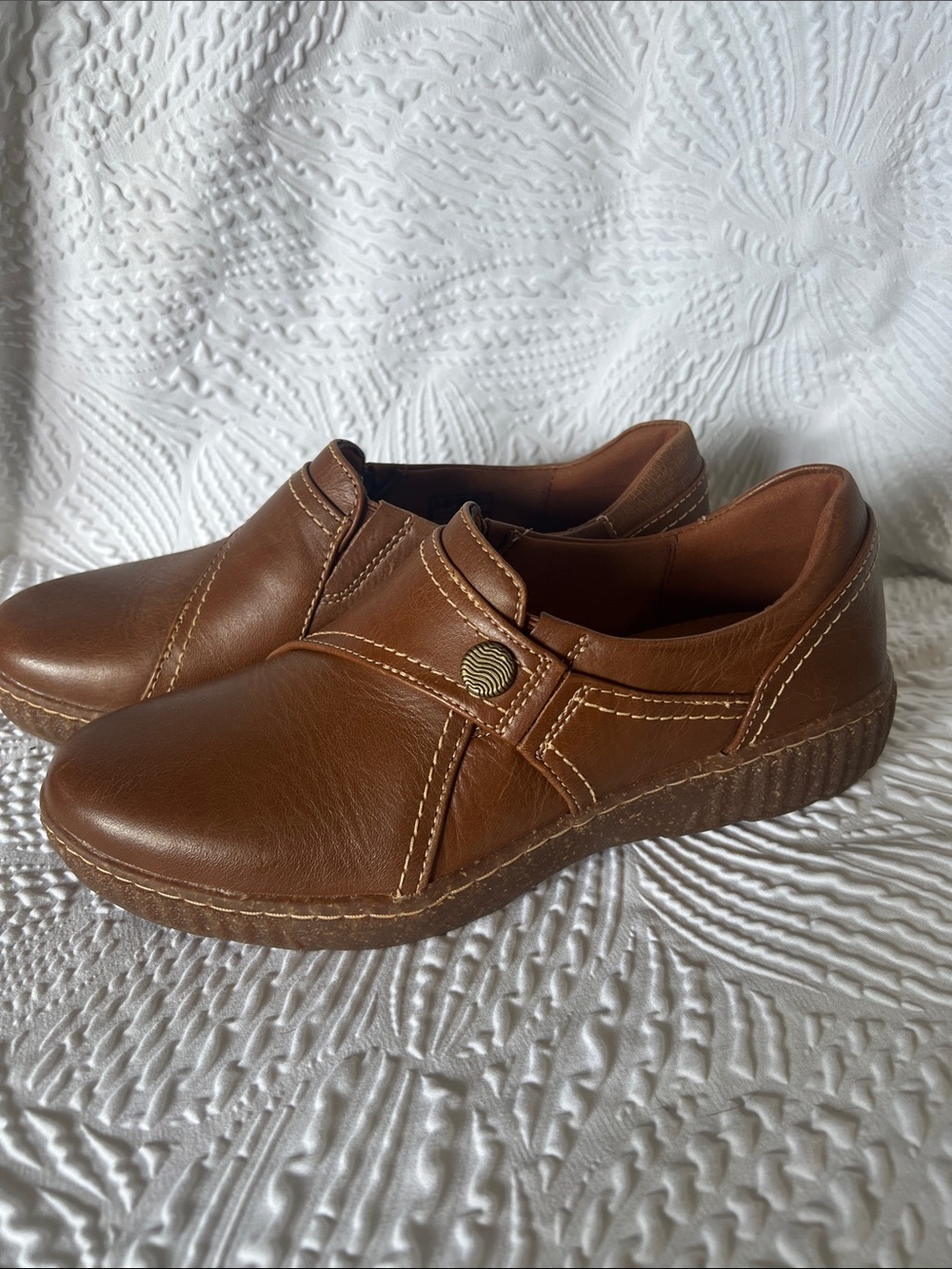 NWOT Clarks Carolina Pearl Brown slip-on Shoes